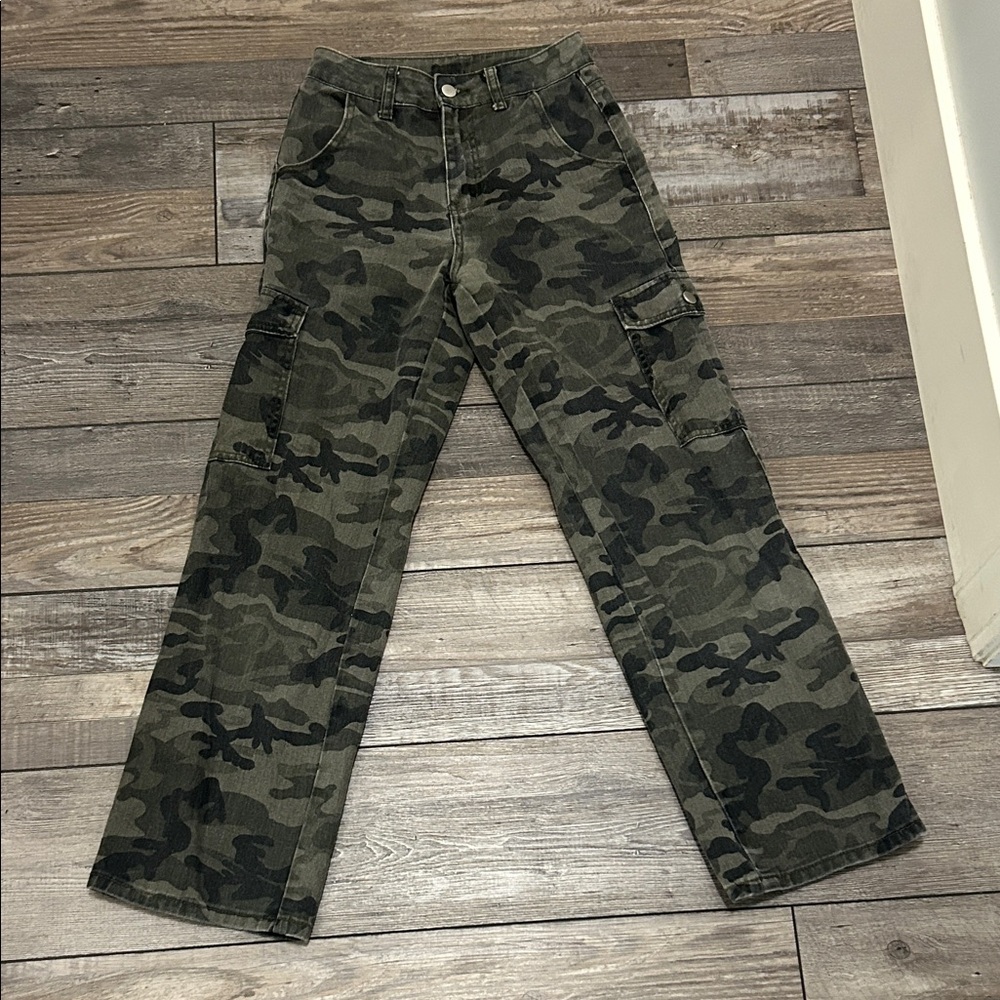Camouflage Cargo Pants - Olive Green Camo